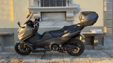 T-Max 560 teck kamo