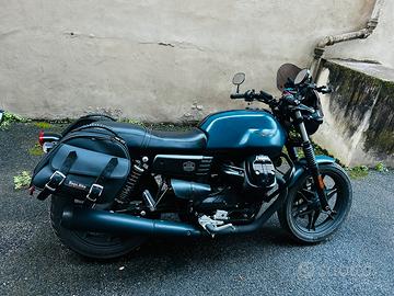 Moto guzzi V7 III blu