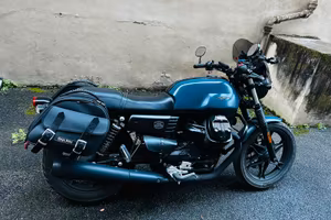 Moto guzzi V7 III blu