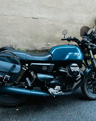 Moto guzzi V7 III blu
