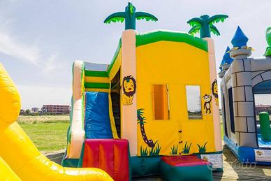 Gioco gonfiabile usato per bmabini - scivolo