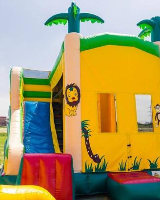 Gioco gonfiabile usato per bmabini - scivolo