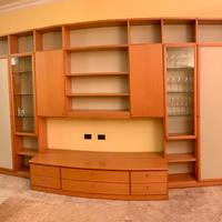 Parete attrezzata con vetrine