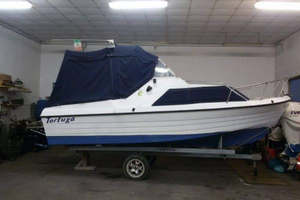 Barca Gobbi 599 cabin