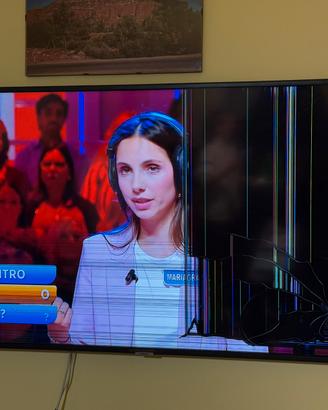TV Samsung 49” con schermo rotto per ricambi