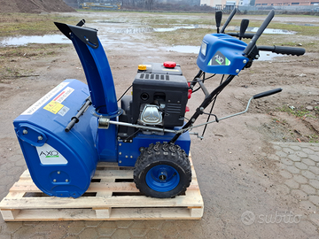 Spazzaneve da marciapiede a motore