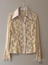 Camicia beige trasparente con maniche larghe