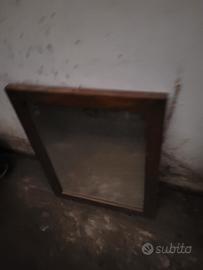 specchi con cornice i  noce