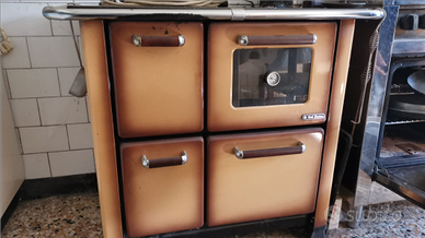 Stufa a legna in ghisa con forno Dal Zotto