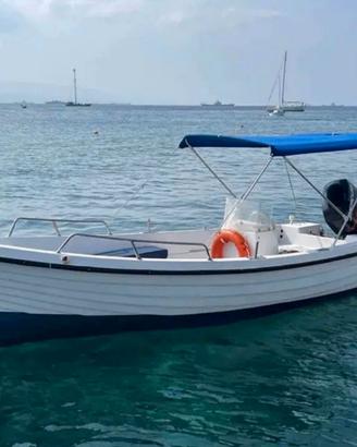 barca lancione 5.50 mt con motore fuoribordo 