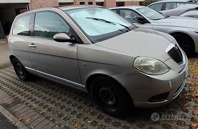 Lancia Ypsilon 1.4 16v 90cv