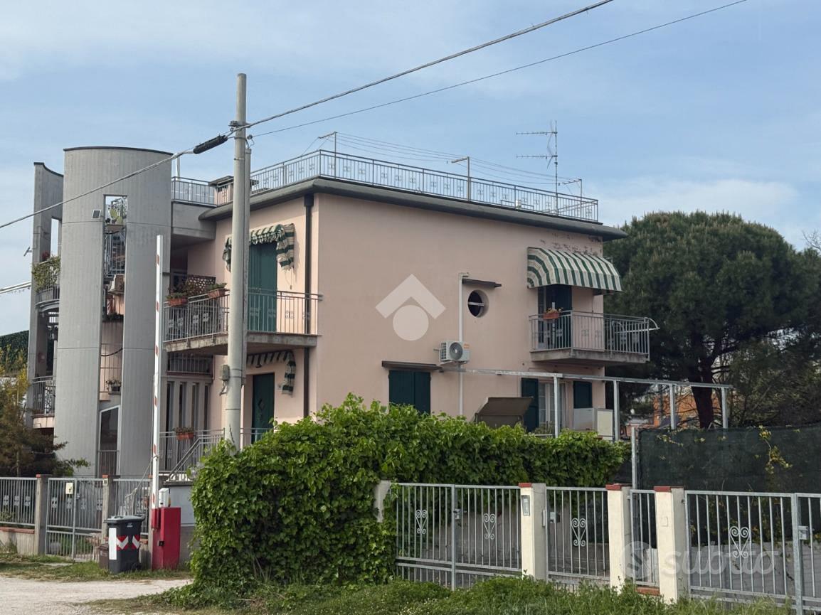 VILLA A SCHIERA D'ANGOLO A CESENATICO - Vista 3