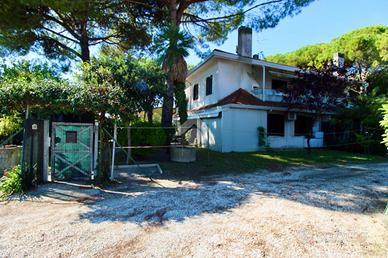 3 LOCALI A LIGNANO SABBIADORO