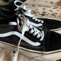 Scarpe nere marca Vans, numero 39