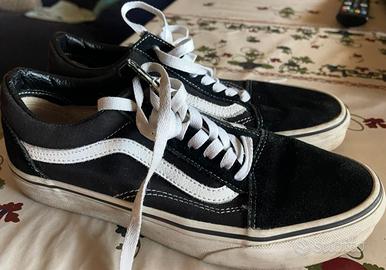 Scarpe nere marca Vans, numero 39