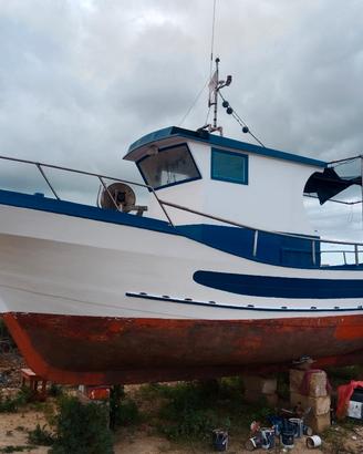 barca con licenza da pesca