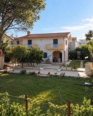 VILLA A SOLI 70 METRI DAL MARE CON GIARDINO PRIVAT