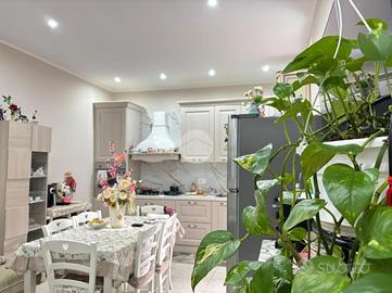 2 LOCALI A CASTELLAMMARE DI STABIA