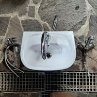 Lavabo/Lavandino in ceramica con miscelatore