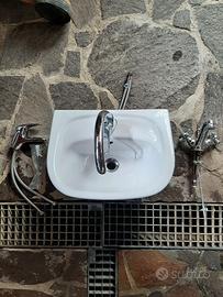 Lavabo/Lavandino in ceramica con miscelatore