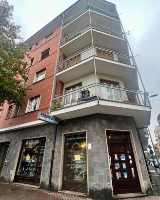 Attività / Licenza di 56 m² con 1 locale a Carmagn