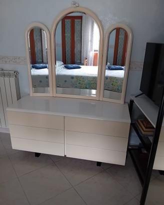 Comò bianco con grande specchiera tripla - 120€
