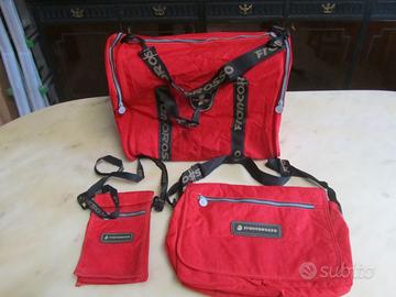 Tris di borse gadget da viaggio .