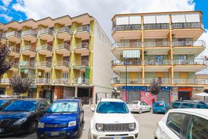 Appartamento diviso in due bilocali