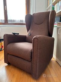 Poltrona motorizzata per anziani COME NUOVA