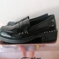 Mocassini neri lucidi