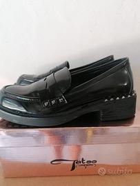 Mocassini neri lucidi