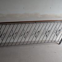 Corrimano ringhiera in ferro battuto e legno 