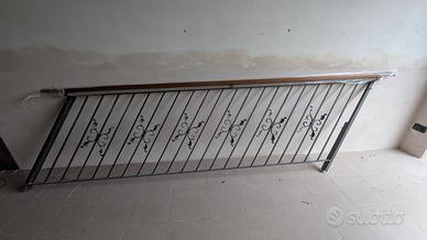 Corrimano ringhiera in ferro battuto e legno 