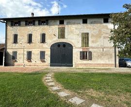 CASA RURALE RISTRUTTURATA E TERRENI - CORREGGIO