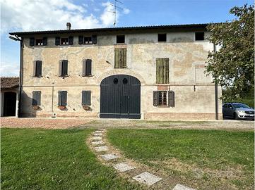 CASA RURALE RISTRUTTURATA E TERRENI - CORREGGIO