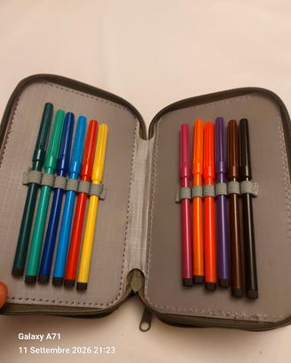 astuccio a 3 zip completo di cancelleria 