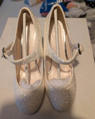 Scarpe e borsa da sposa