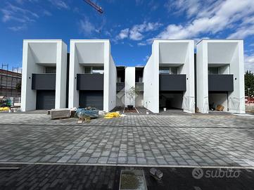 VILLA A SCHIERA D'ANGOLO A CARPI