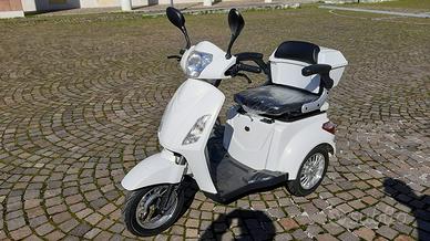 Scooter elettrico per anziani e disabili
