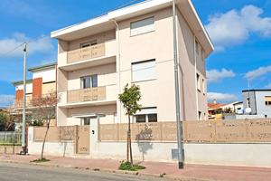 Appartamento al piano primo con balcone