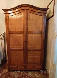 Armadio in legno ante battenti in bambù e cassetti