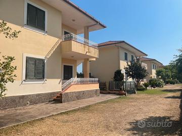 A 200 m. dal mare villette in parco