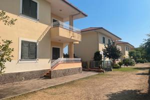 A 200 m. dal mare villette in parco