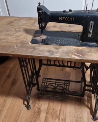 macchina da cucire necchi