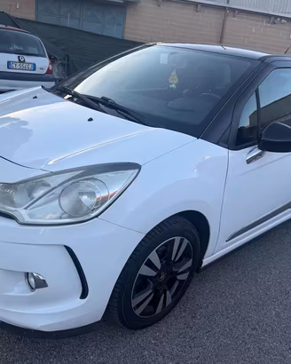 DS AUTOMOBILES DS 3 1.2 VTi 82 Just Black senza