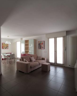 Appartamento bicamere biservizi 103 mq. arredato
