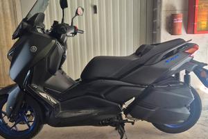 scooter xmax 300