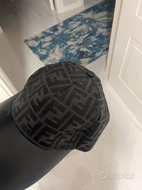 Cappello fendi