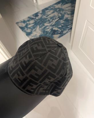Cappello fendi