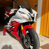 YAMAHA R6